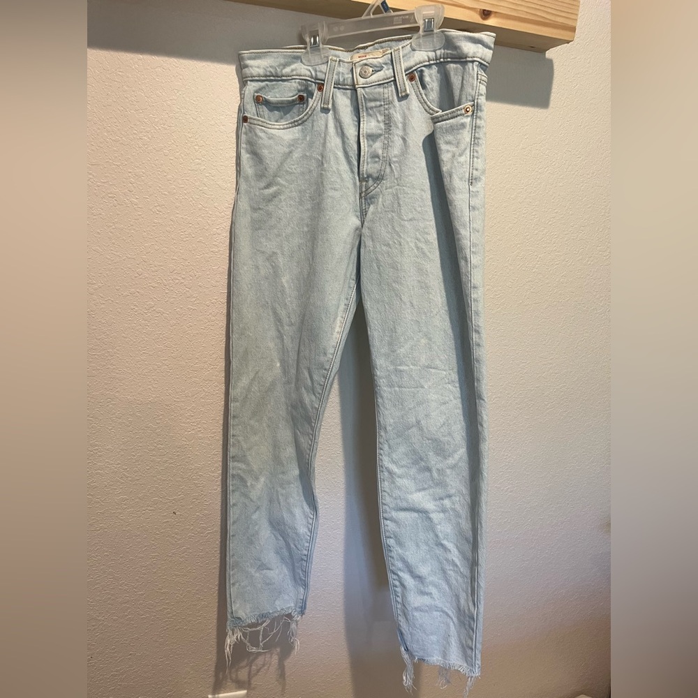 Levi’s Wedgie Fit light wash denim size 27
